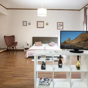 Doctor House Standard, & Luxury Pensión